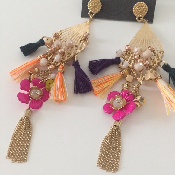 Express gold neon tassel flower earrings - Picture 3 of 4